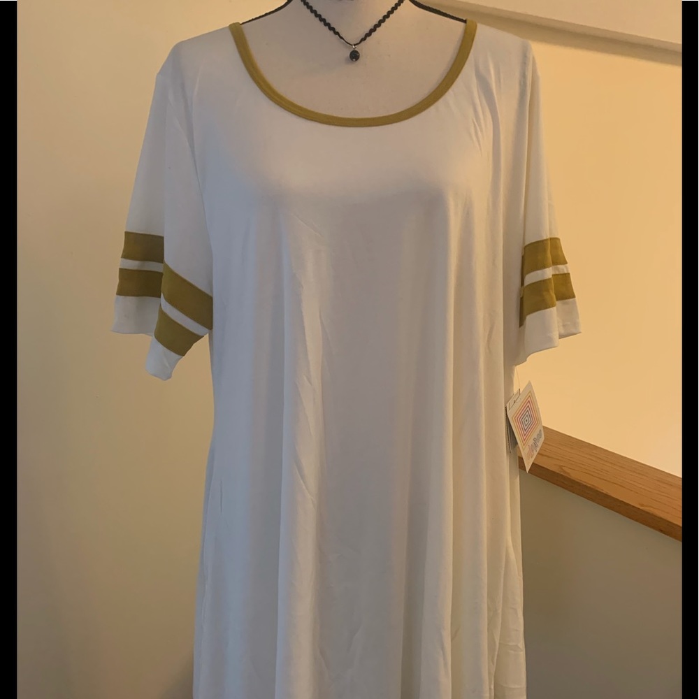 NWT LuLaRoe Perfect T !!!